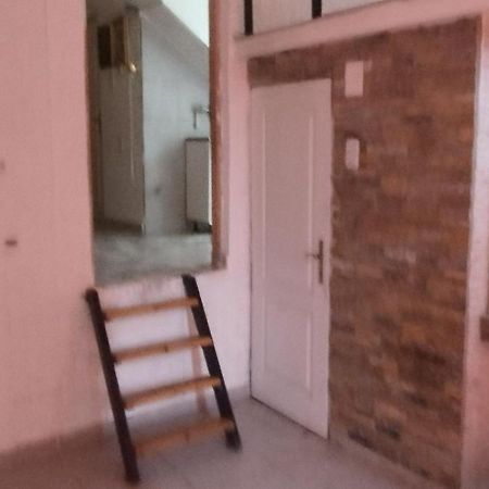 Small Apartment Private Bathroom Strong Wi-Fi Belgrade Extérieur photo