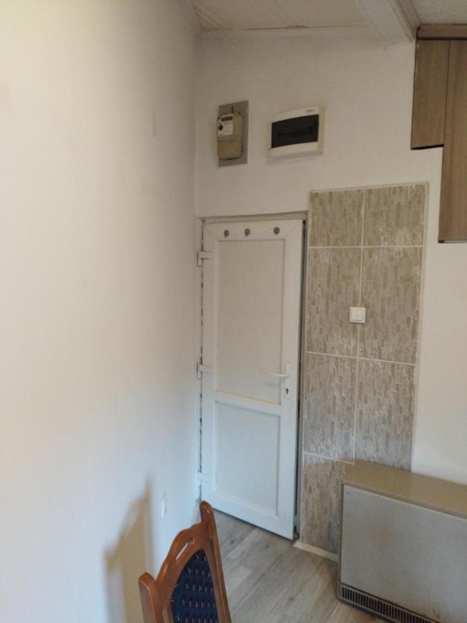 Small Apartment Private Bathroom Strong Wi-Fi Belgrade Extérieur photo