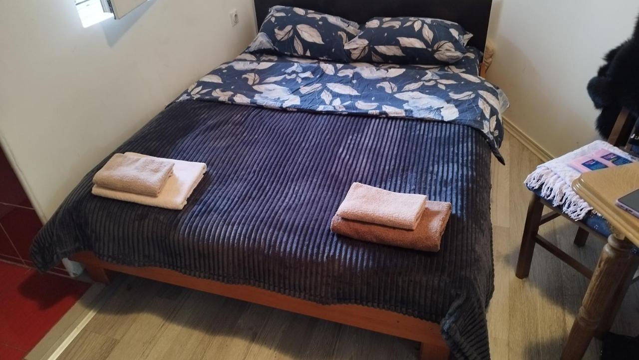 Small Apartment Private Bathroom Strong Wi-Fi Belgrade Extérieur photo